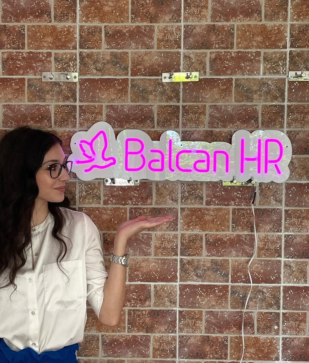 Neon Balcan HR