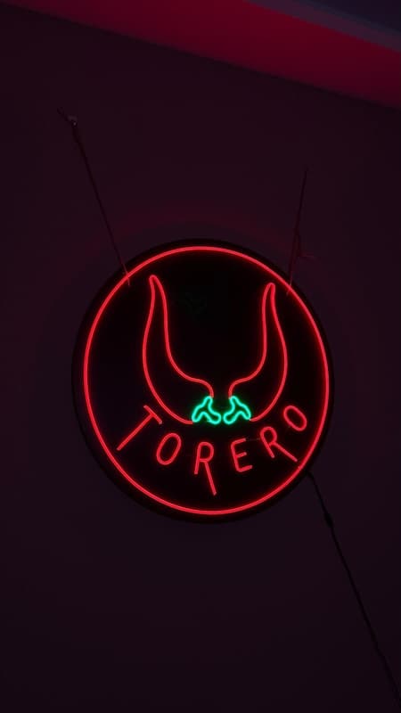 Neon Torerro — semn neon personalizat realizat de Lightify